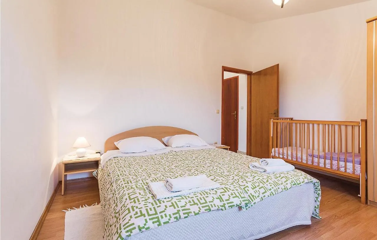 Gorgeous Apartment In Barban-Rebici With Kitchen