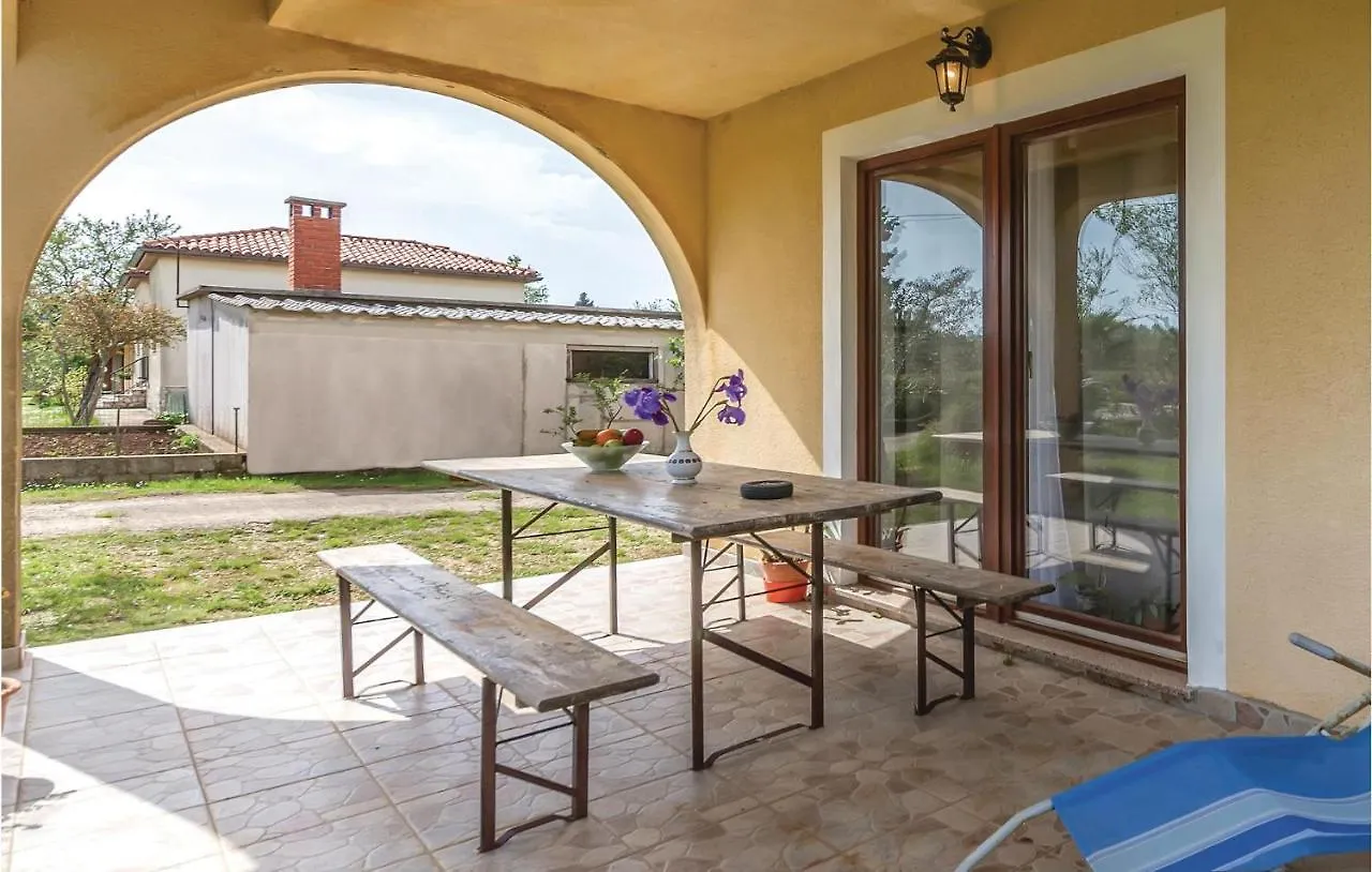 Gorgeous Apartment In Barban-Rebici With Kitchen 0*, Rebici